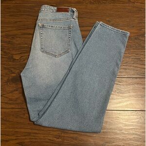Hollister Ultra High-Rise Mom Jean